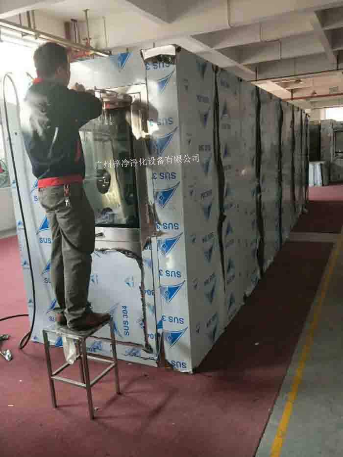 1590型風淋室-標準雙人風淋室是人/貨物進出潔凈室常用的一種凈化裝置。