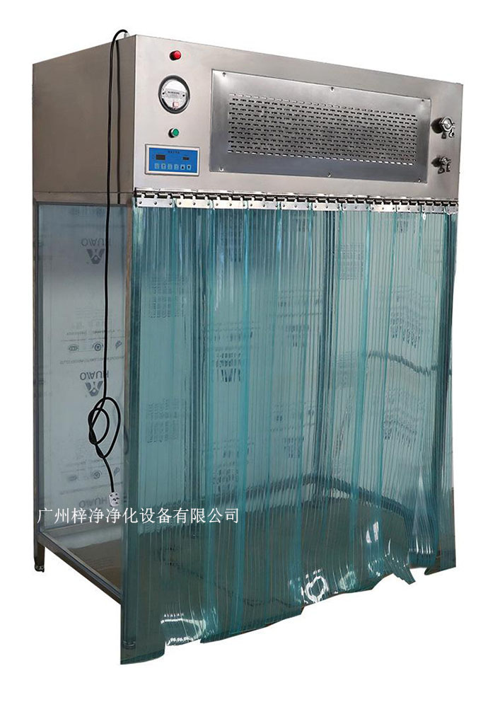 百級潔凈層流罩它主要由箱體、風機、初效空氣過濾器、高效空氣過濾器、阻尼層、燈具等組成。