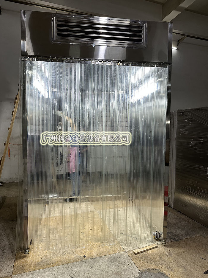 打開層流罩取樣車的門，確保層流罩運(yùn)行正常，無(wú)異常噪音。