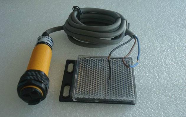 E3F-R2N1風淋室光電開關(guān)
