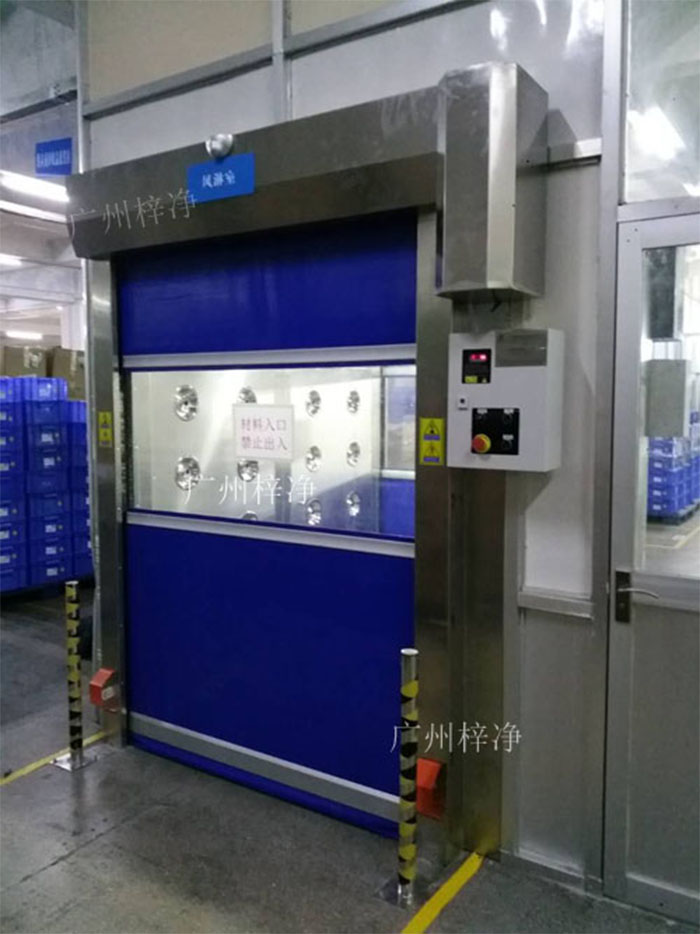  風(fēng)淋室選用什么樣快速卷簾門比較好？