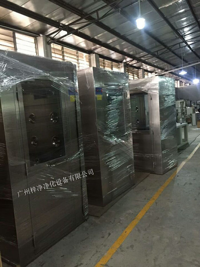 風(fēng)淋室和傳遞窗在潔凈室內(nèi)的原理